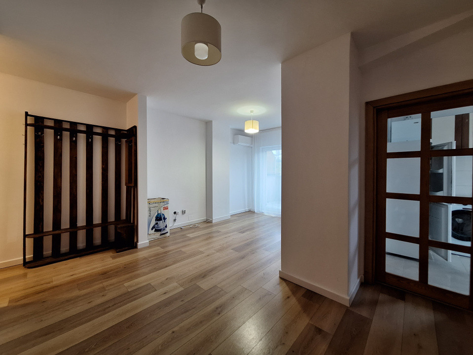 Apartament cu 3 camere, terasa de 20 mp, parcare, zona BMW