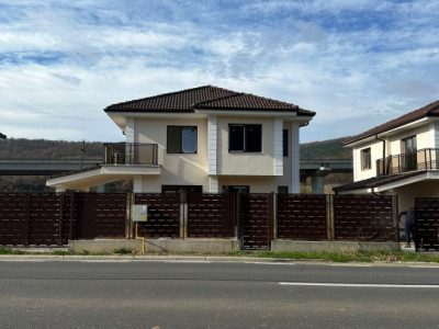 Casa individuala, 120 MP utili, 400 MP teren, garaj, Luna de Sus