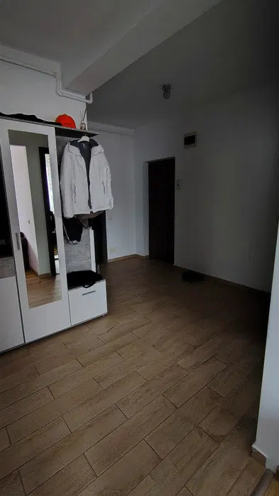 Apartament cu 2 camere, decomandat, 56 mp, balcon, zona Abatorului