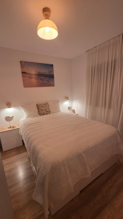 Apartament la cheie , 2 camere+balcon,parcare inclusa,etaj intermediar