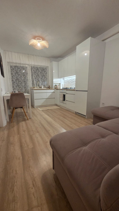 Apartament la cheie , 2 camere+balcon,parcare inclusa,etaj intermediar