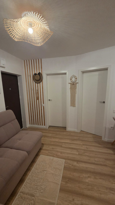 Apartament la cheie , 2 camere+balcon,parcare inclusa,etaj intermediar
