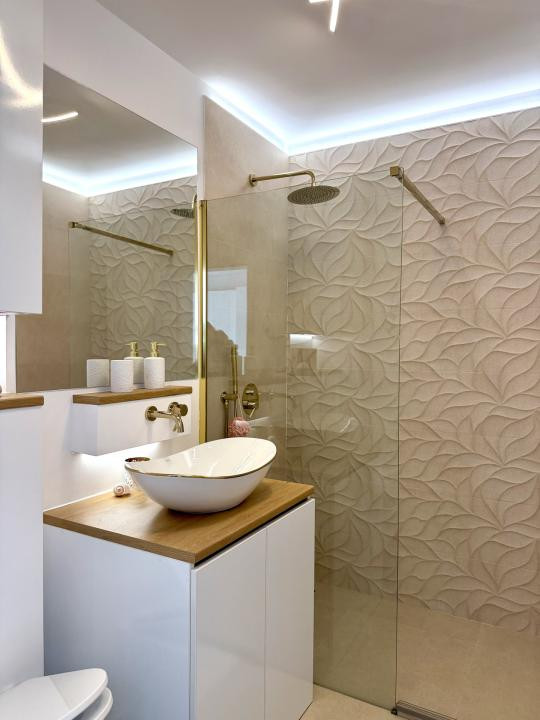 Apartament la cheie , 2 camere+balcon,etaj intermediar