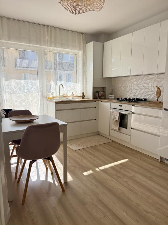 Apartament la cheie ,2 camere+balcon,etaj intermediar