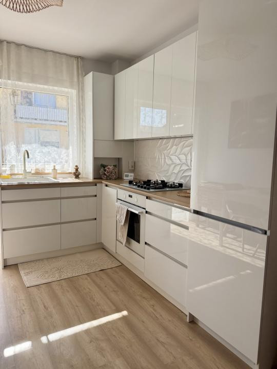 Apartament la cheie ,2 camere+balcon,etaj intermediar