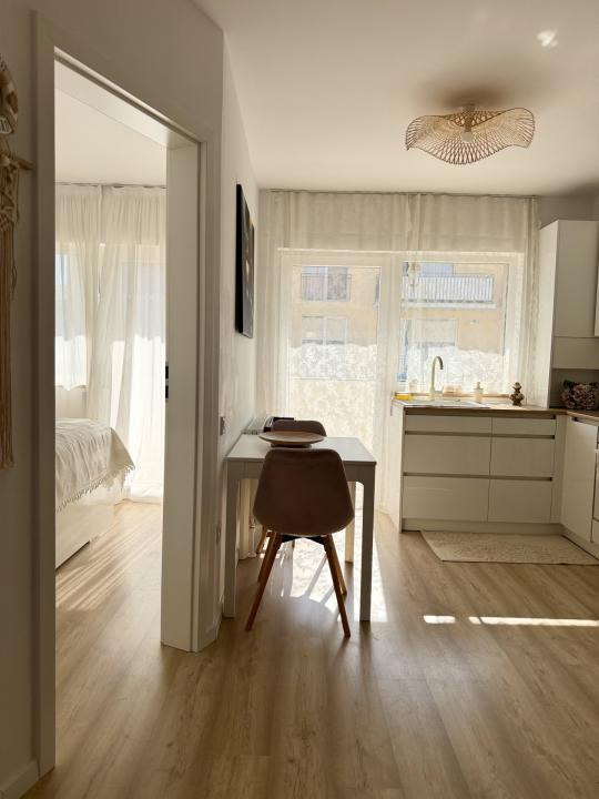 Apartament la cheie ,2 camere+balcon,etaj intermediar