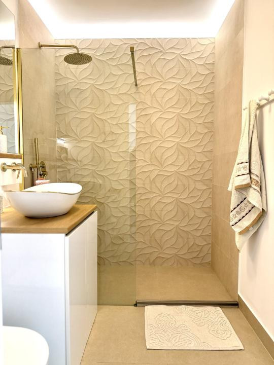 Apartament la cheie ,2 camere+balcon,etaj intermediar