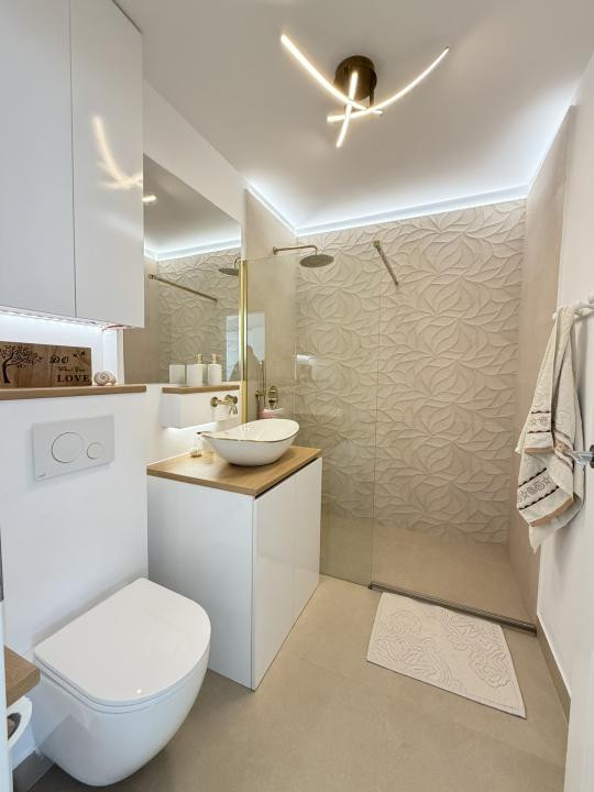 Apartament la cheie ,2 camere+balcon,etaj intermediar