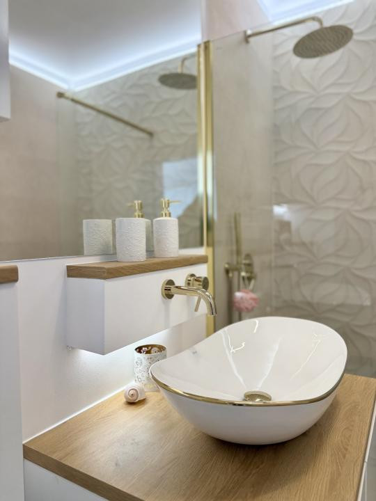Apartament la cheie ,2 camere+balcon,etaj intermediar