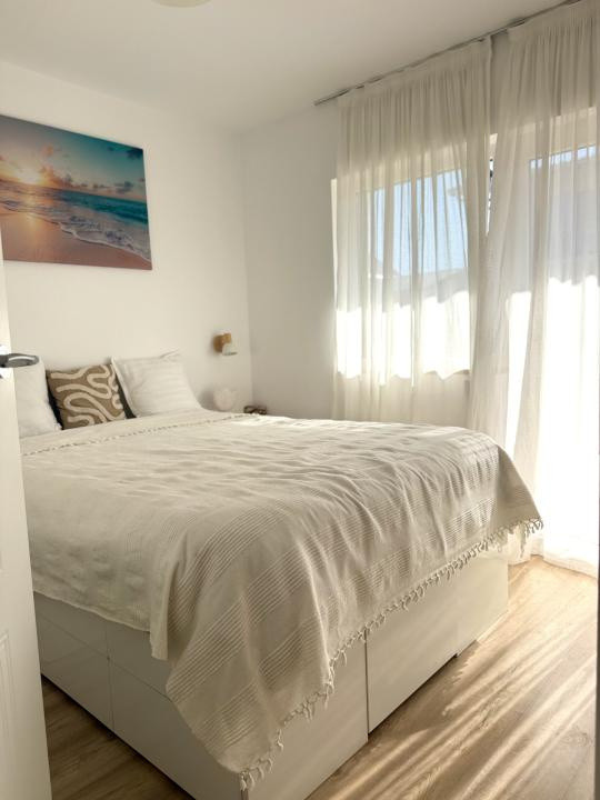 Apartament la cheie ,2 camere+balcon,etaj intermediar