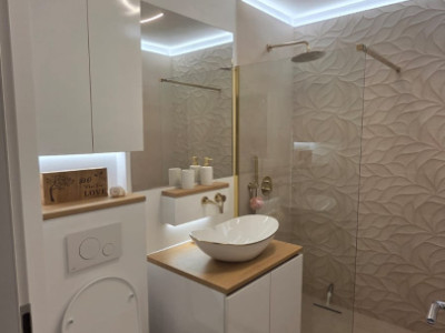 Apartament la cheie , 2 camere+balcon,parcare inclusa,etaj intermediar