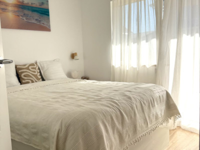 Apartament la cheie , 2 camere+balcon,etaj intermediar