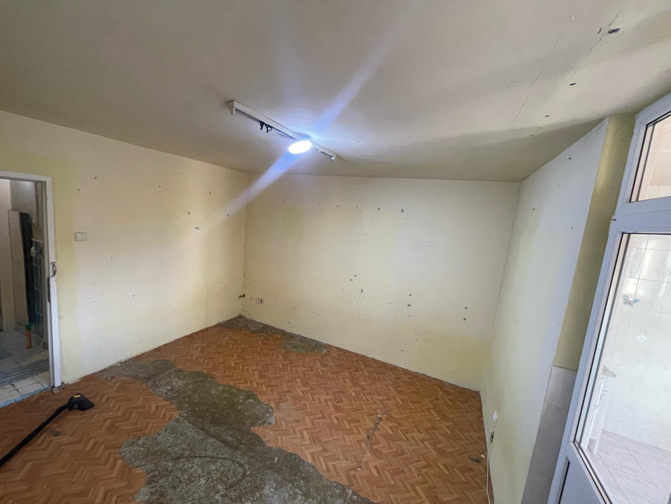 Garsoniera spatioasa, 32 mp, etaj intermediar, Zona Parang