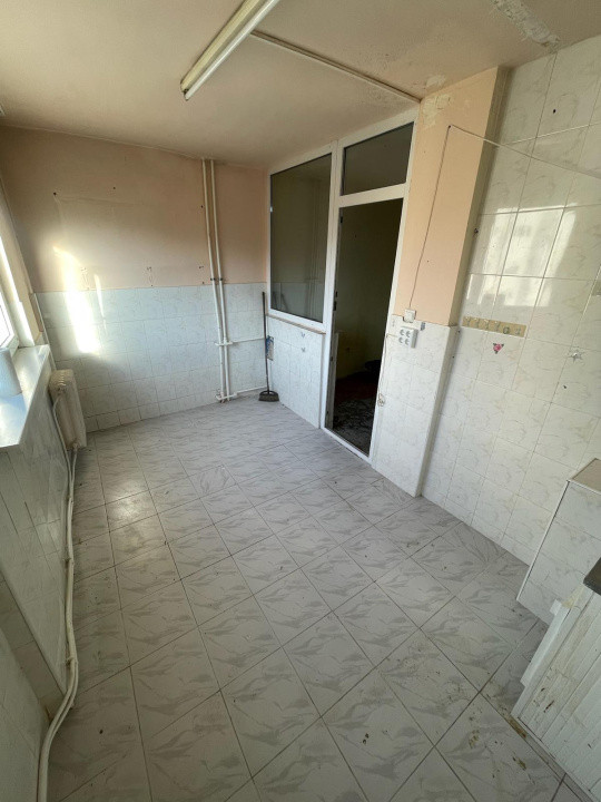 Garsoniera spatioasa, 32 mp, etaj intermediar, Zona Parang