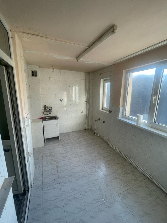 Garsoniera spatioasa, 32 mp, etaj intermediar, Zona Parang