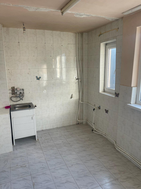 Garsoniera spatioasa, 32 mp, etaj intermediar, Zona Parang