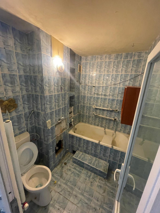 Garsoniera spatioasa, 32 mp, etaj intermediar, Zona Parang