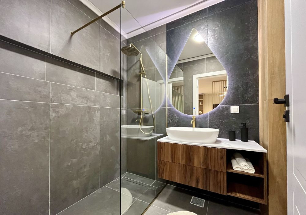 Apartament Eroilor blocuri Albe 3 camere 55mp mobilat Lux