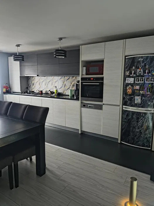 Apartament cu 3 camere, 92 mp, parcare, zona Eroilor