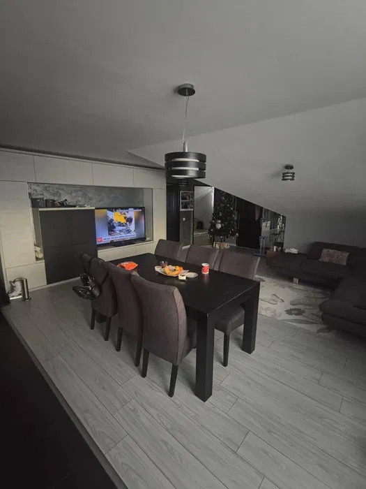 Apartament cu 3 camere, 92 mp, parcare, zona Eroilor