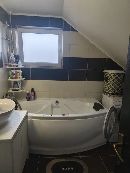 Apartament cu 3 camere, 92 mp, parcare, zona Eroilor