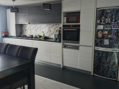 Apartament cu 3 camere, 92 mp, parcare, zona Eroilor