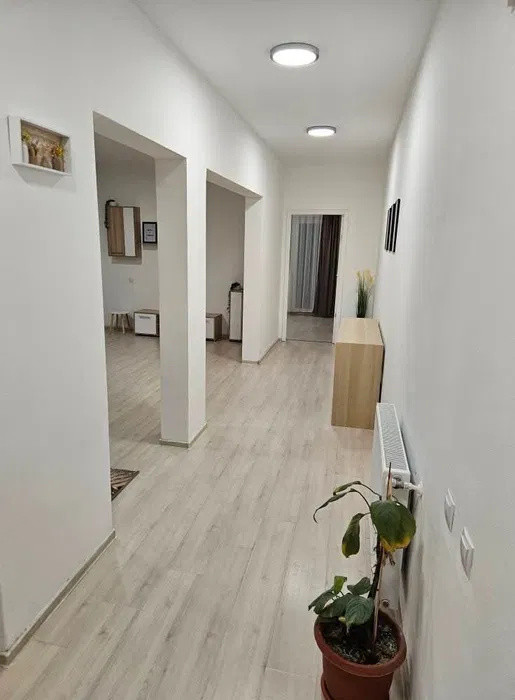Apartament cu 2 camere, 57 mp, balcon, zona Eroilor