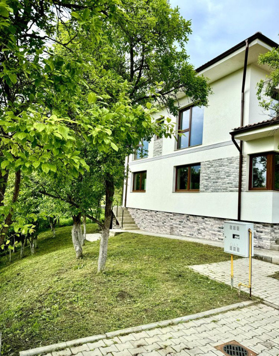 Casa individuală, 150 mp utili, teren 423 mp, toate utilitățile, Chinteni