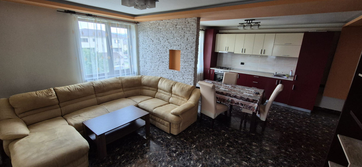 Apartament cu 3 camere, parcare, balcon, zona Terra