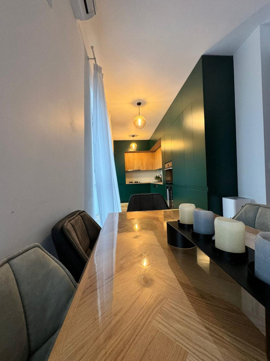 Apartament cu 4 camere, 105 mp, terasa de 50 mp, zona Teilor