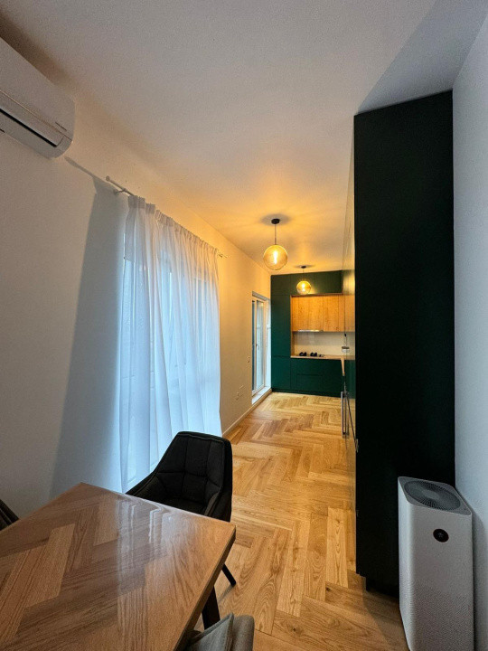 Apartament cu 4 camere, 105 mp, terasa de 50 mp, zona Teilor