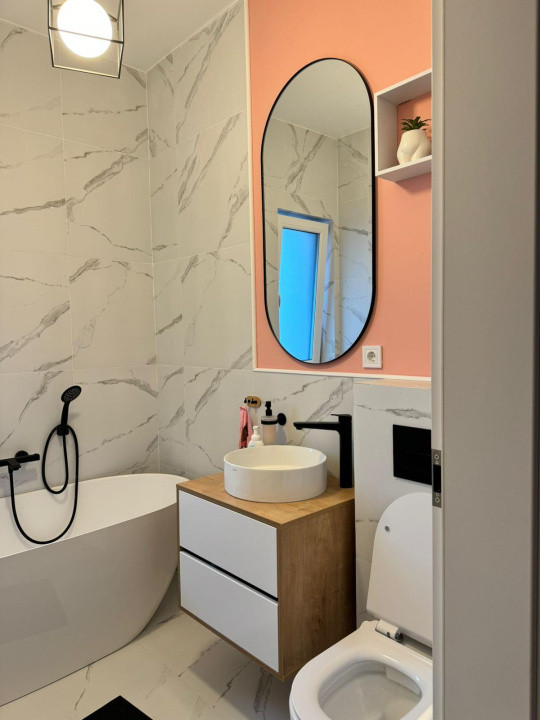 Apartament cu 4 camere, 105 mp, terasa de 50 mp, zona Teilor