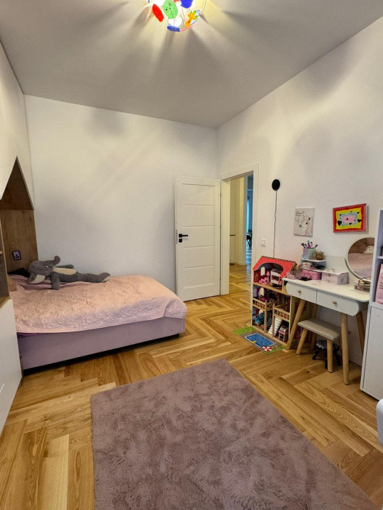 Apartament cu 4 camere, 105 mp, terasa de 50 mp, zona Teilor
