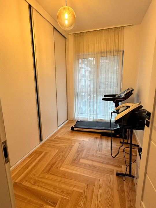 Apartament cu 4 camere, 105 mp, terasa de 50 mp, zona Teilor