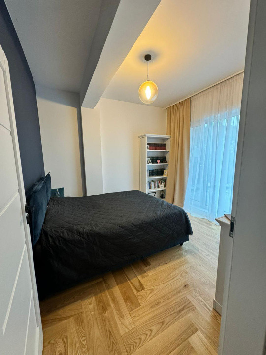 Apartament cu 4 camere, 105 mp, terasa de 50 mp, zona Teilor