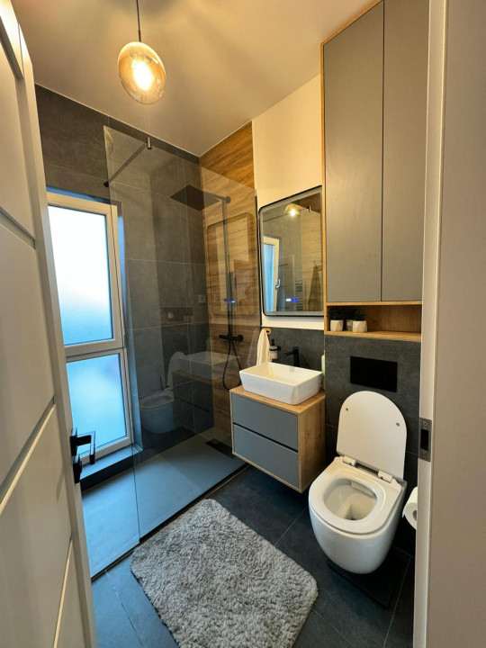 Apartament cu 4 camere, 105 mp, terasa de 50 mp, zona Teilor