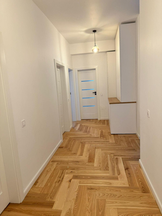 Apartament cu 4 camere, 105 mp, terasa de 50 mp, zona Teilor
