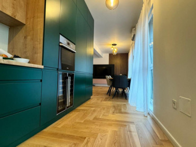 Apartament cu 4 camere, 105 mp, terasa de 50 mp, zona Teilor