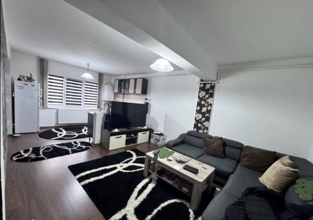 Apartament 2 camere , etaj intermediar , zona Eroilor