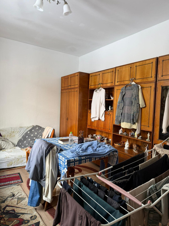 apartament la casa,cu o camera,parcare,gradina