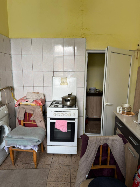 apartament la casa,cu o camera,parcare,gradina