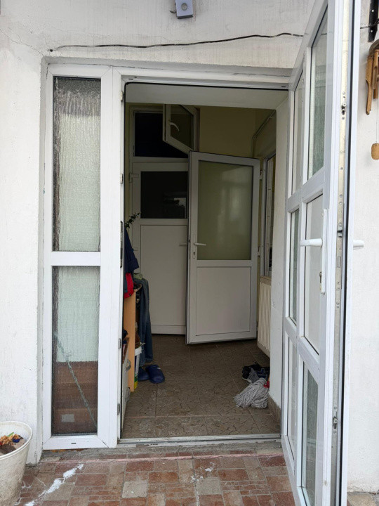 apartament la casa,cu o camera,parcare,gradina