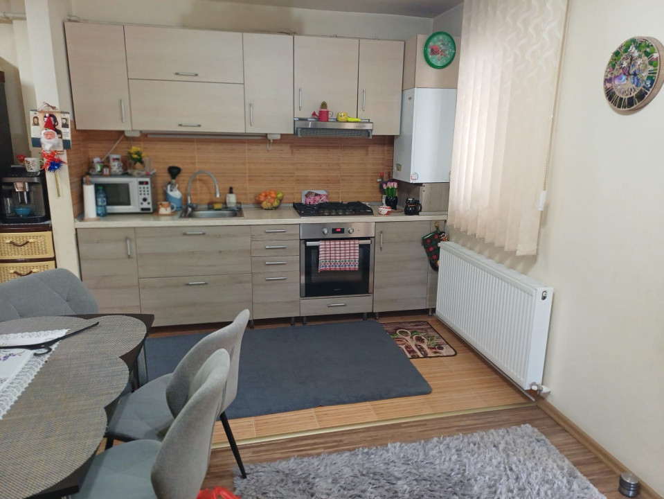 Apartament cu 2 camere, 45 mp, balcon, zona Eroilor