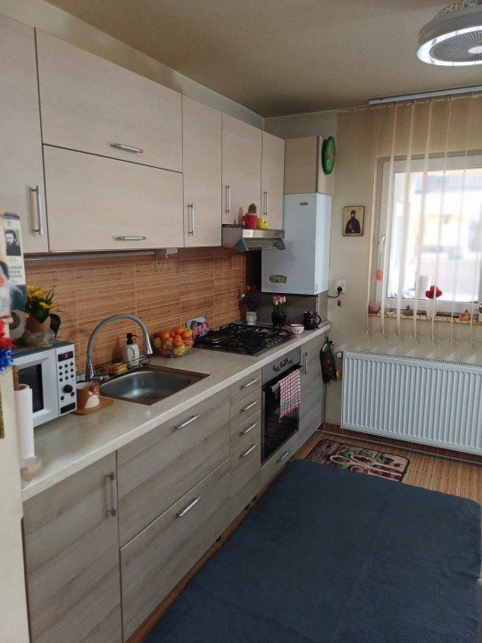 Apartament cu 2 camere, 45 mp, balcon, zona Eroilor