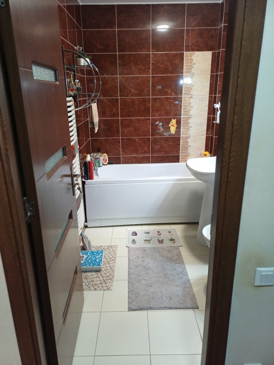 Apartament cu 2 camere, 45 mp, balcon, zona Eroilor