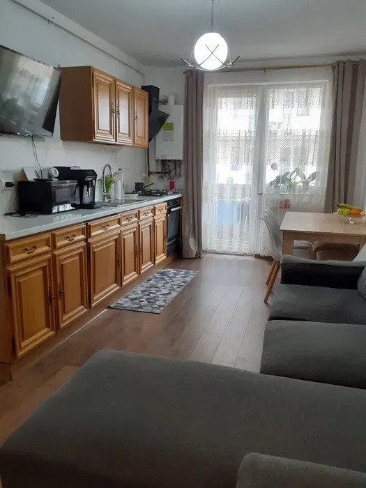 Apartament cu 2 camere, 40 mp, balcon, zona Terra