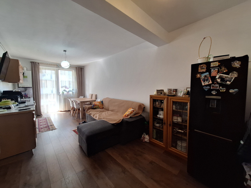Apartament cu 2 camere, 40 mp, balcon, zona Terra