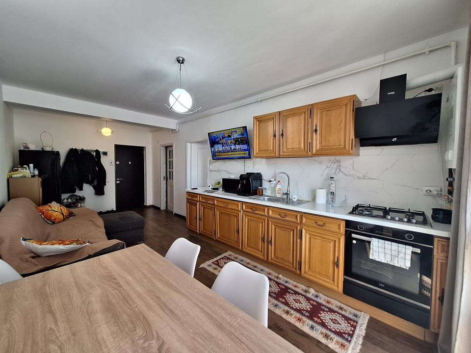 Apartament cu 2 camere, 40 mp, balcon, zona Terra