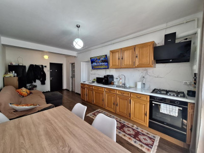 Apartament cu 2 camere, 40 mp, balcon, zona Terra