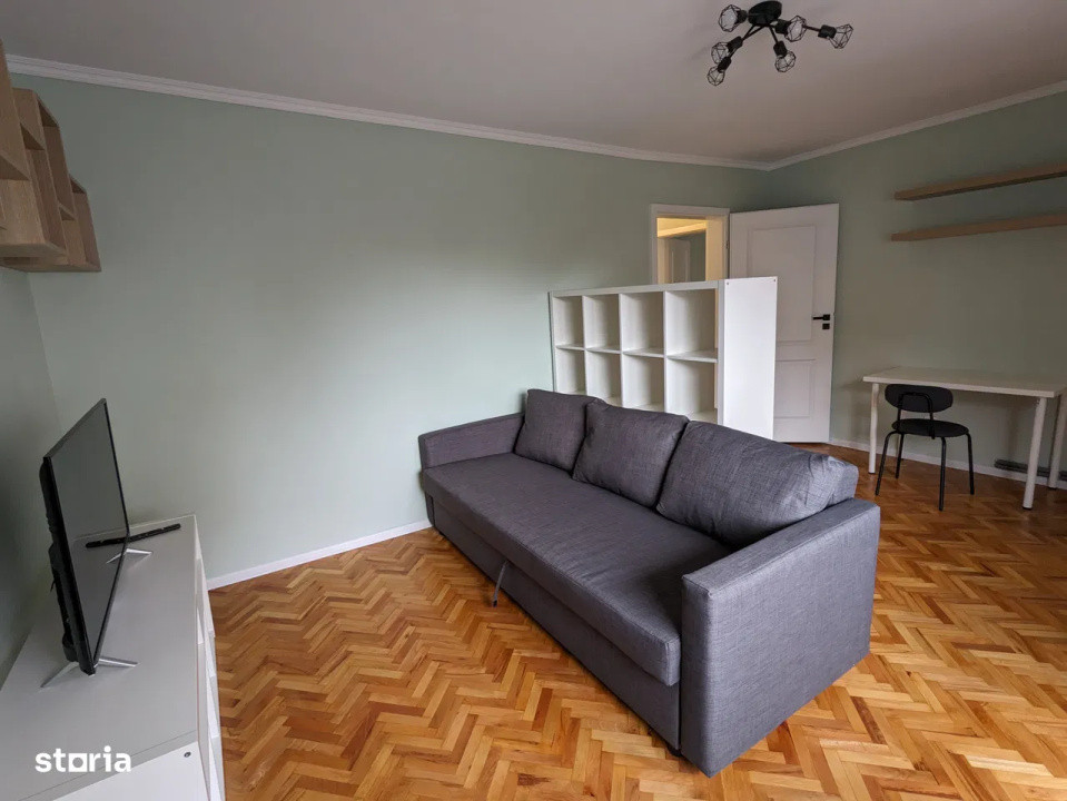 Apartament cu 3 camere, decomandat, 65 mp, 2 bai, etaj intemediar,zona Izlazului